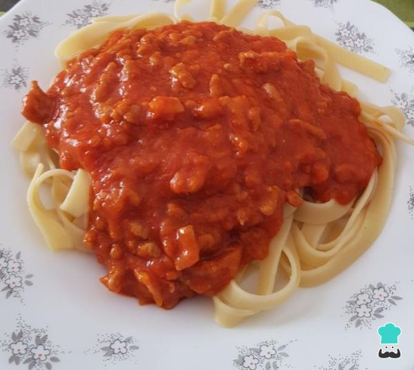 Recette de nouilles à la viande hachée et à la tomate