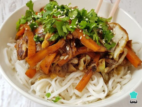 Recette de nouilles de riz aux légumes sautés