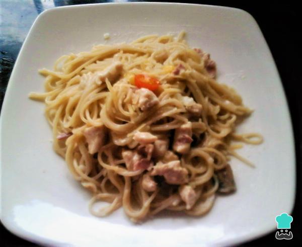 Recette de pâtes au poulet, champignons et crème