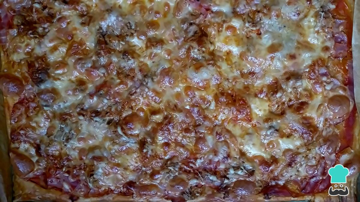 Recette de pizza feuilletée au thon