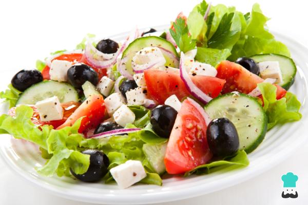 Recette de salade de tomates, concombres et laitue