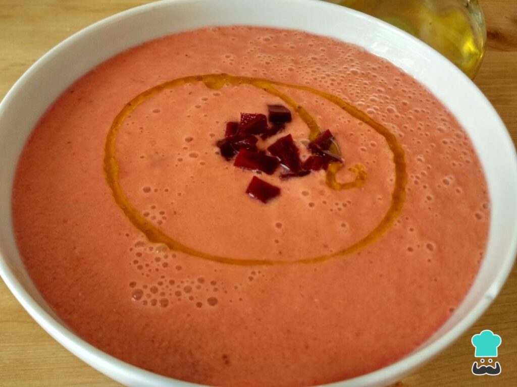 Recette de salmorejo à la betterave et aux tomates