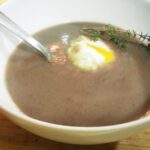 Recette de soupe à l'oignon et au thym