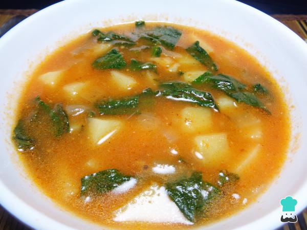 Recette de soupe de pommes de terre aux épinards