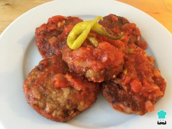 Recette de steaks russes à la tomate