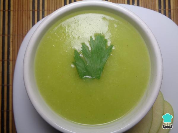 Recette végétalienne de crème de céleri et de pomme