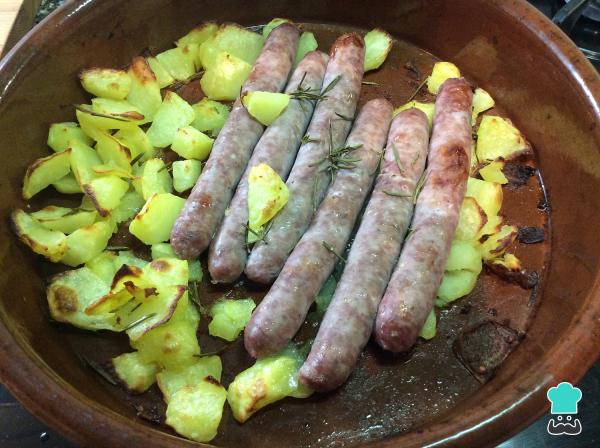Recette de Saucisses au Four avec Pommes de Terre - Étape 5