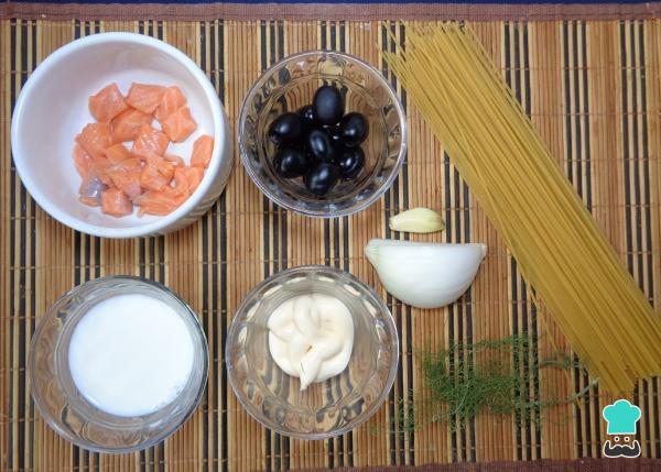 Recette de Spaghetti au saumon frais sans crème - Étape 1