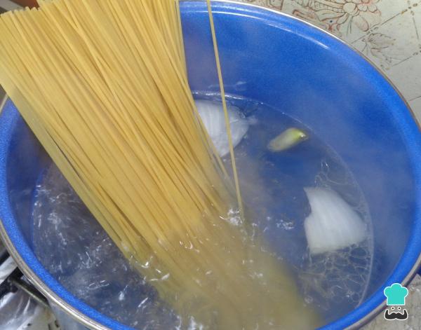 Recette de Spaghetti au saumon frais sans crème - Étape 2