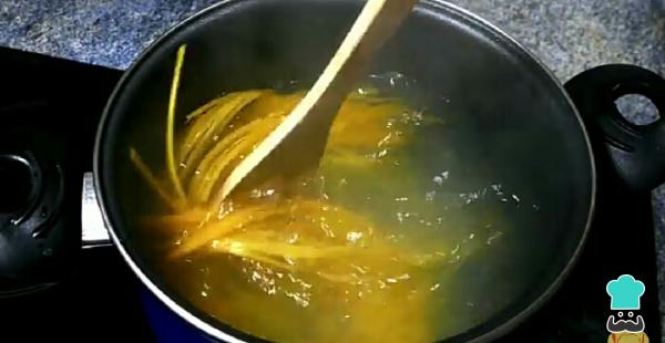 Recette Spaghetti à la crème et au fromage - Étape 1