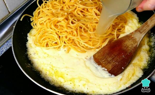 Recette Spaghetti à la crème et au fromage - Étape 6