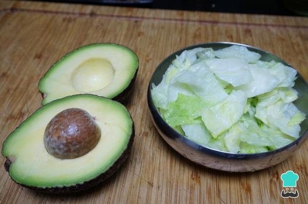 Recette de salade d'avocat et de saumon - Étape 1