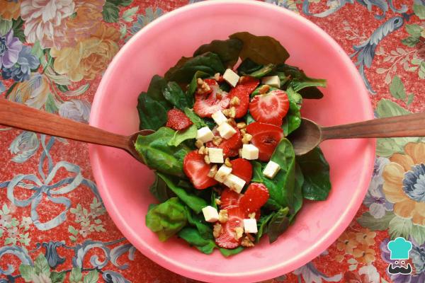 Recette de salade d'épinards aux fraises et au fromage de chèvre - Étape 3