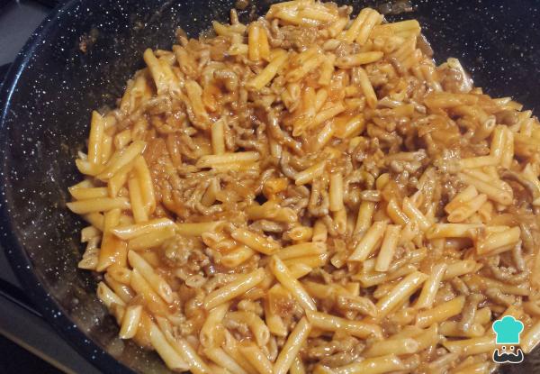 Recette de pâtes à la viande hachée et tomates frites - Étape 5