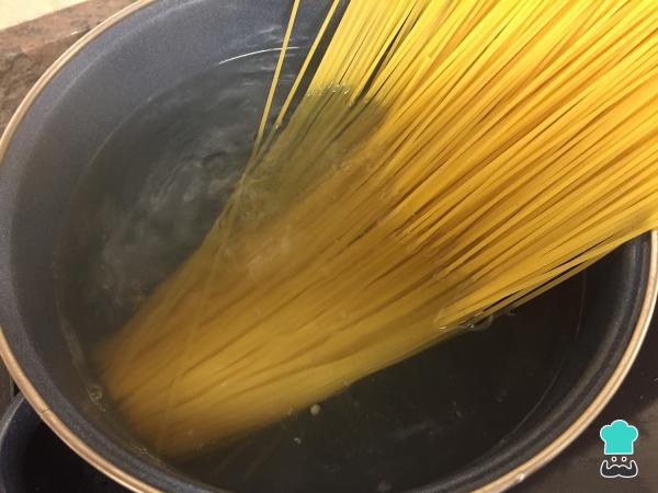 Recette de Spaghettis à la sauce aux champignons - Étape 1