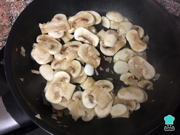 Recette de Spaghettis à la sauce aux champignons - Étape 4