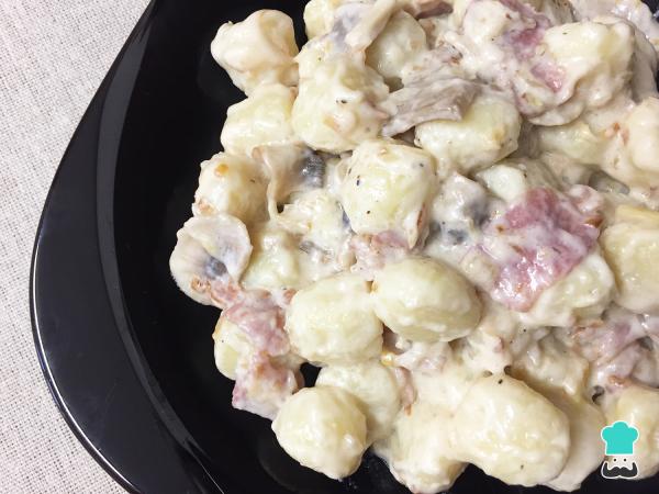 Recette de Gnocchis à la crème, bacon et champignons - Étape 8