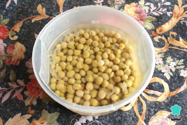 Recette de Salade de pois chiches aux tomates et oignons - Étape 4