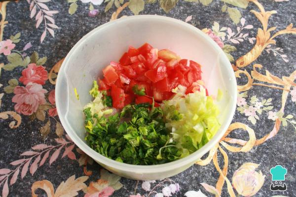 Recette de Salade de pois chiches aux tomates et oignons - Étape 7