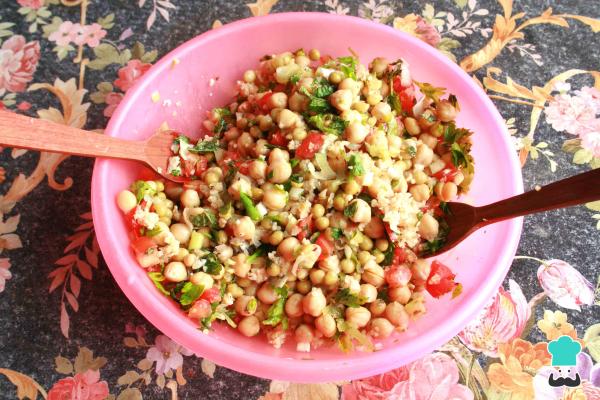 Recette de Salade de pois chiches aux tomates et oignons - Étape 9