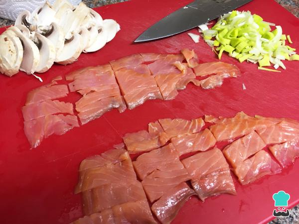 Recette de pâtes au saumon fumé et crème - Étape 1