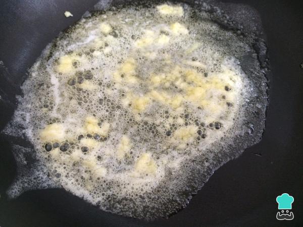 Recette Spaghetti aux crevettes à l'ail - Étape 2