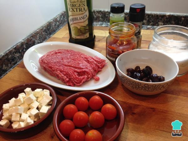 Recette de boulettes de viande grecques - Étape 1