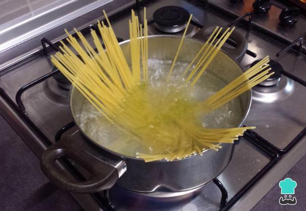 Recette de Spaghetti aux boulettes de viande pour enfants - Étape 1