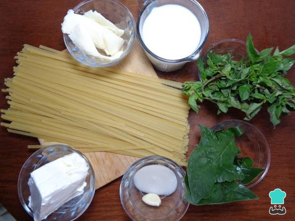 Recette de Nouilles Vertes aux Épinards et Basilic - Étape 1