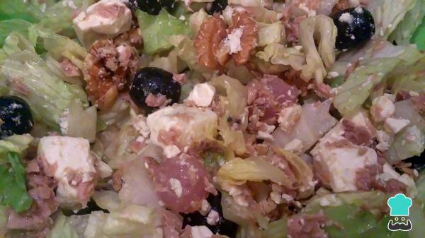 Recette de salade de laitue saine au thon et aux noix - Étape 4