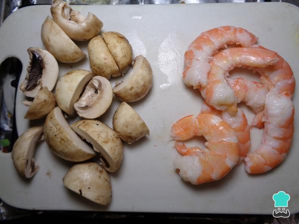 Recette de nouilles aux crevettes et champignons - Étape 3