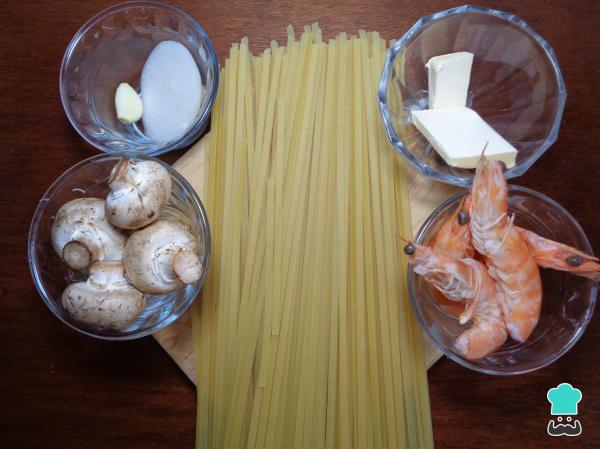 Recette de nouilles aux crevettes et champignons - Étape 1
