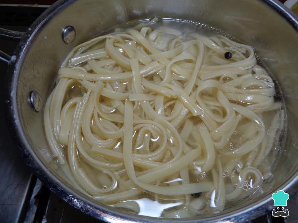 Recette de Nouilles aux crevettes et champignons - Étape 2