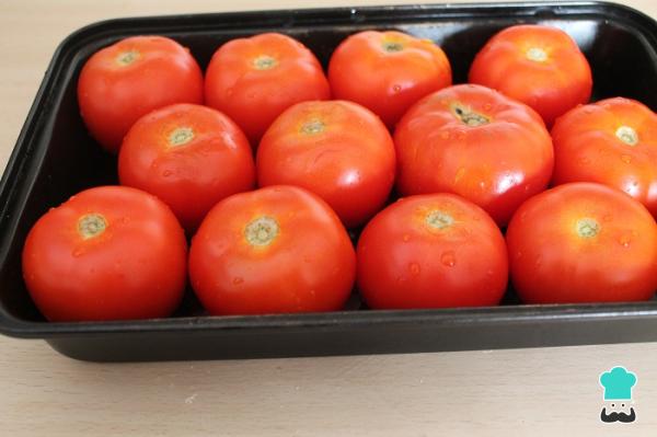 Recette de salade de tomates et poivrons rôtis - Étape 1