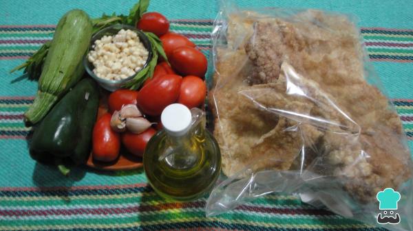 Recette de chicharrón à la sauce rouge - Étape 1