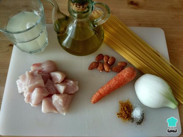 Recette Spaghetti au poulet et curry - Étape 1