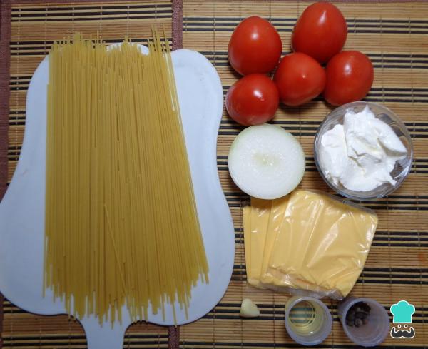 Recette de Spaghetti Rouges au Fromage Jaune - Étape 1