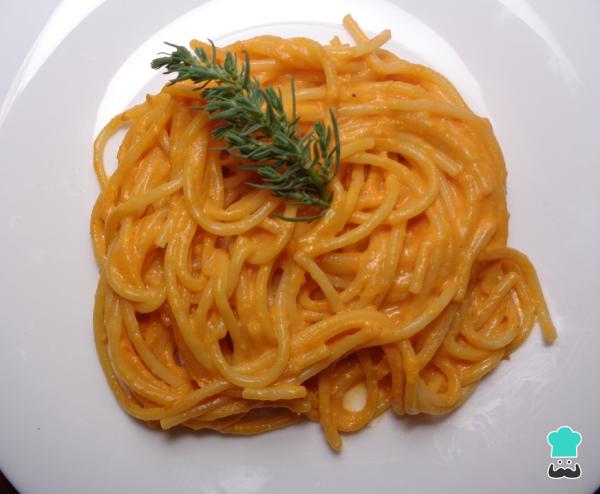 Recette de Spaghetti Rouges au Fromage Jaune - Étape 7