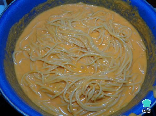 Recette de Spaghetti Rouges au Fromage Jaune - Étape 6