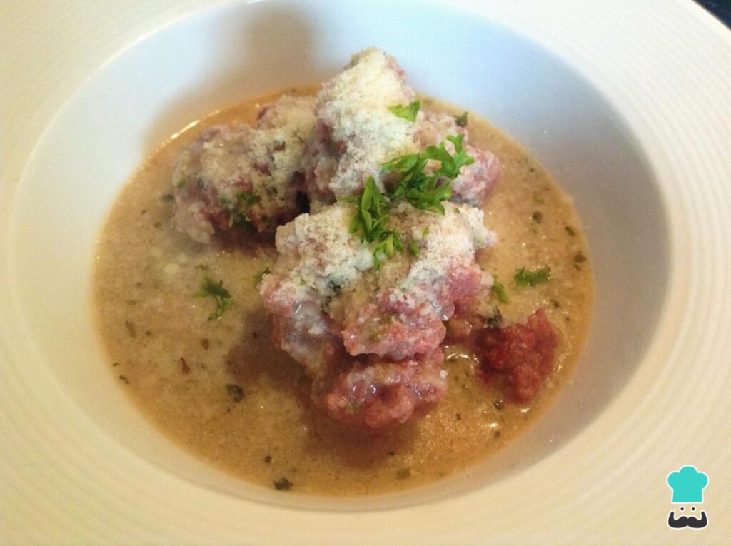Recette de Boulettes de viande à la sauce blanche