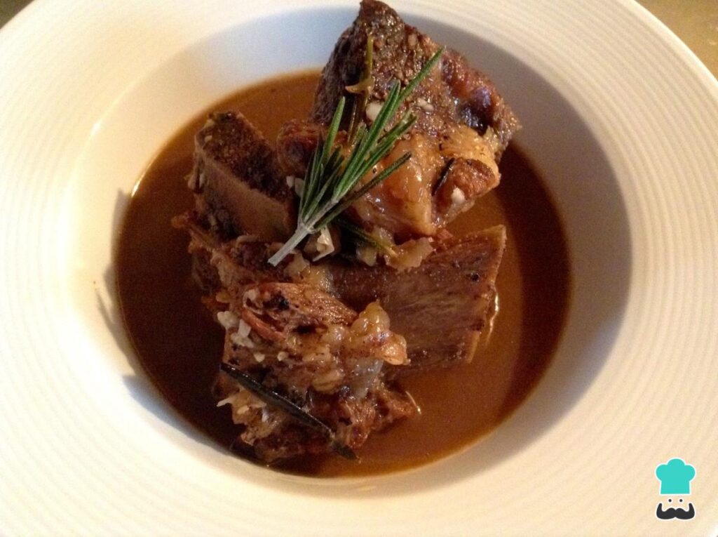 Recette de Côtes levées au vin rouge