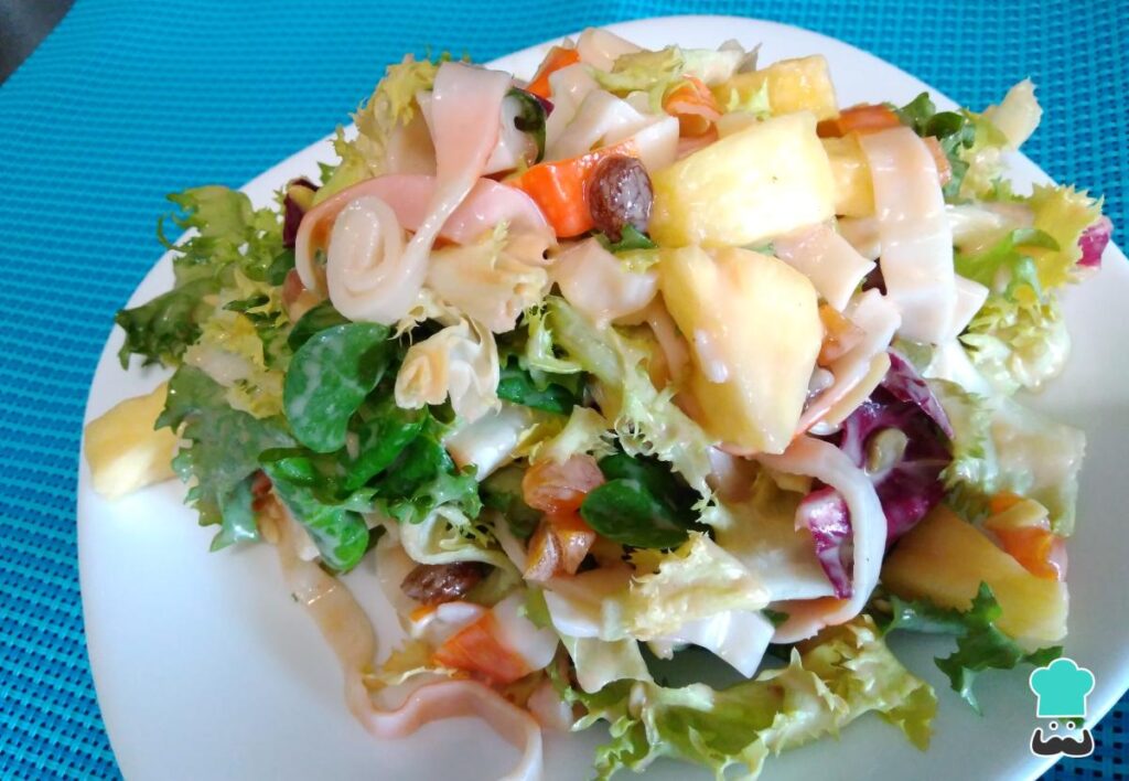 Recette de Salade d'ananas et bâtonnets de crabe