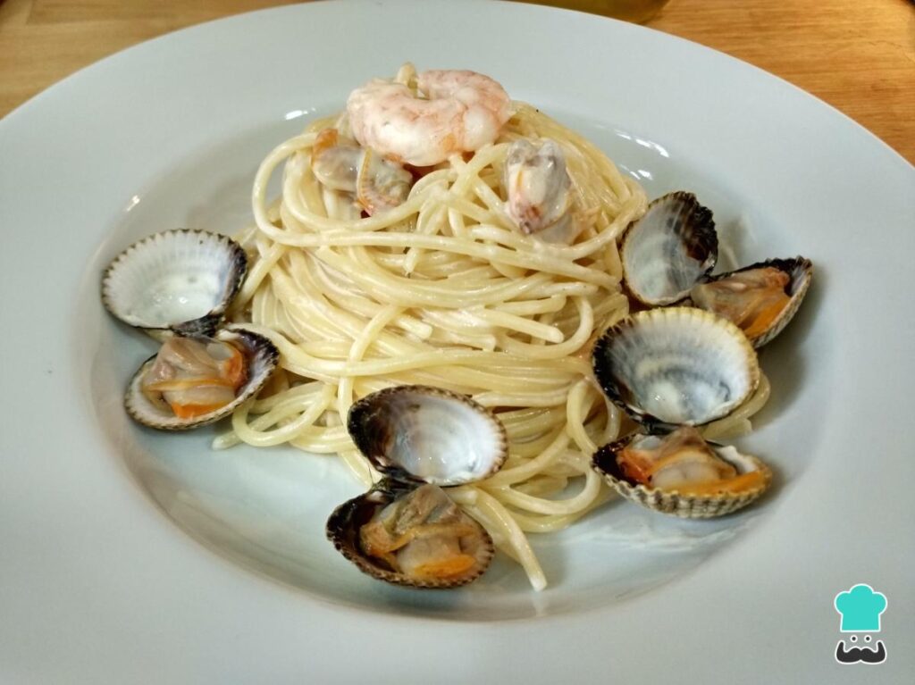 Recette de Spaghetti à la marinera à la crème