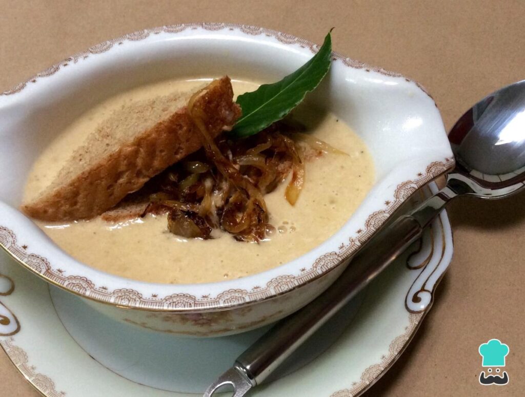 Recette de crème d'oignons caramélisés