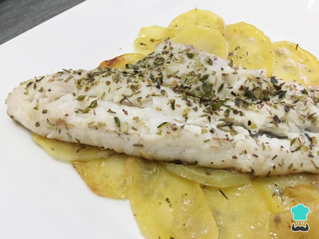 Recette de merlu au four avec pommes de terre de boulangerie
