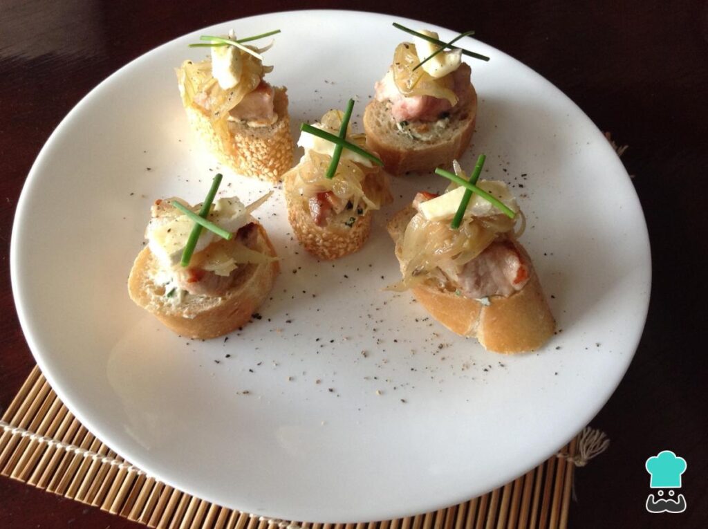Recette de pain grillé de surlonge au brie et à l'oignon caramélisé