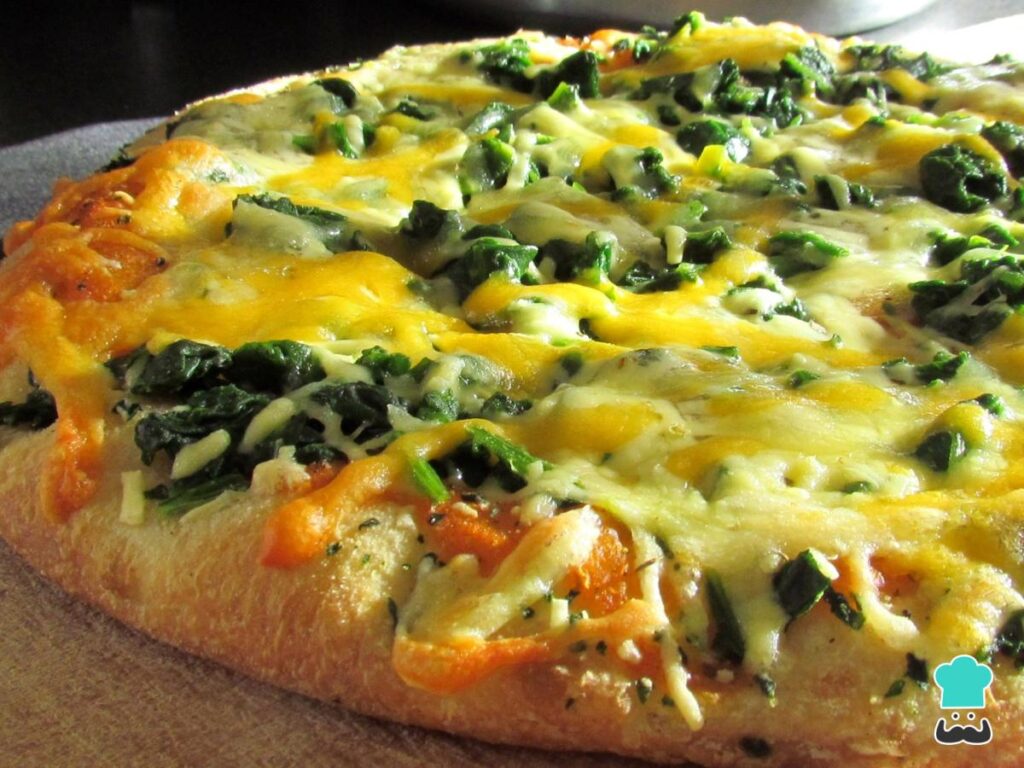 Recette de pizza aux épinards et au fromage mozzarella