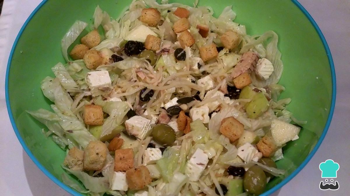 Recette de salade de laitue aux pommes et raisins secs