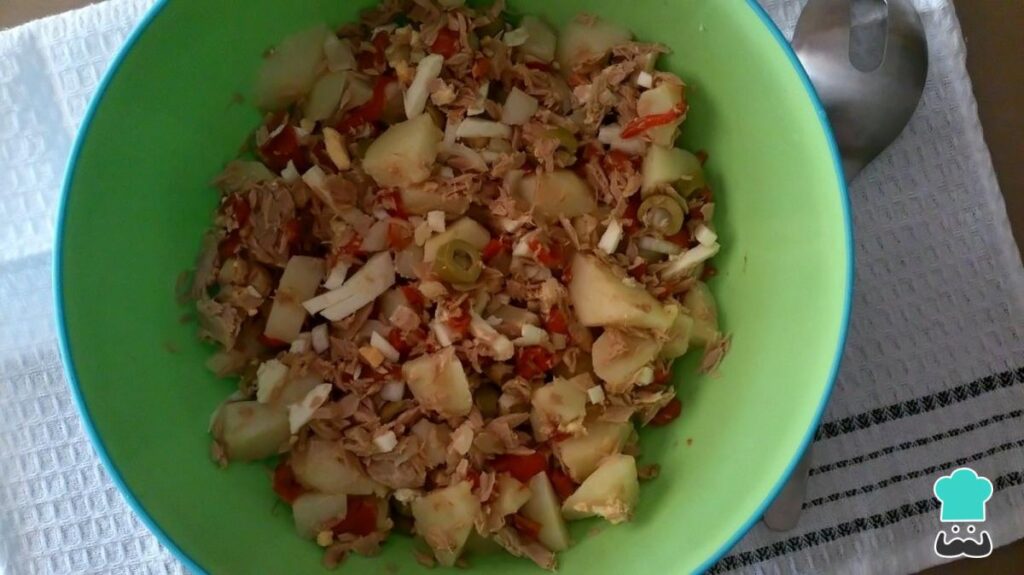 Recette de salade de pommes de terre au thon et légumes