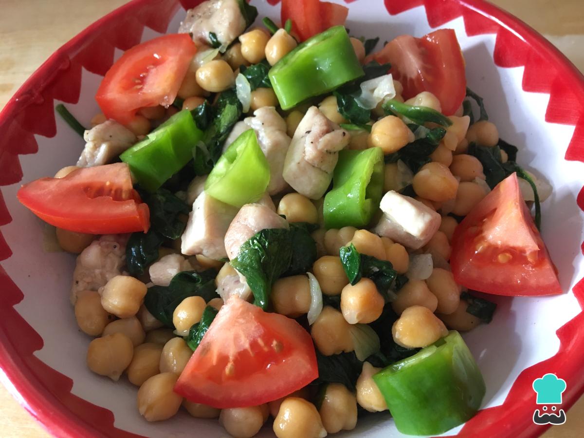 Recette de salade tiède de pois chiches au poulet